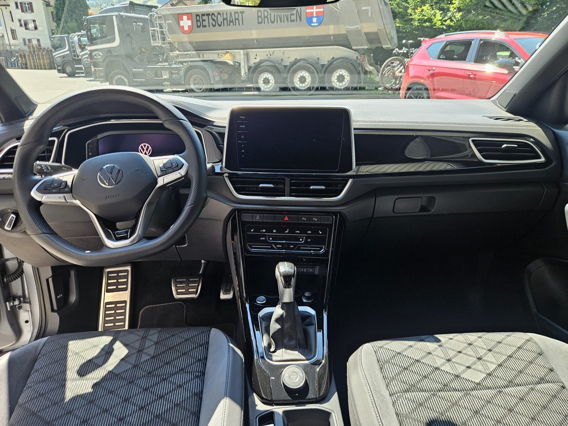 VW T-Roc 2.0 TSI R-Line DSG 4Motion-image-6