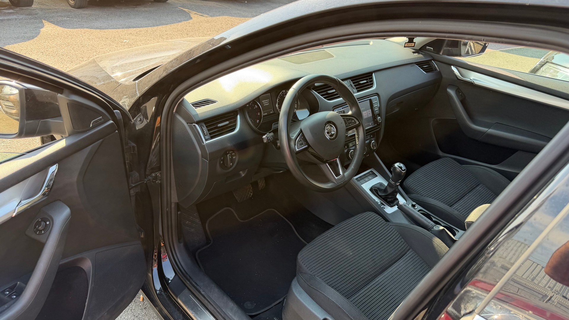 SKODA Octavia Combi 1.8 TSI Elegance 4x4 DSG-image-6