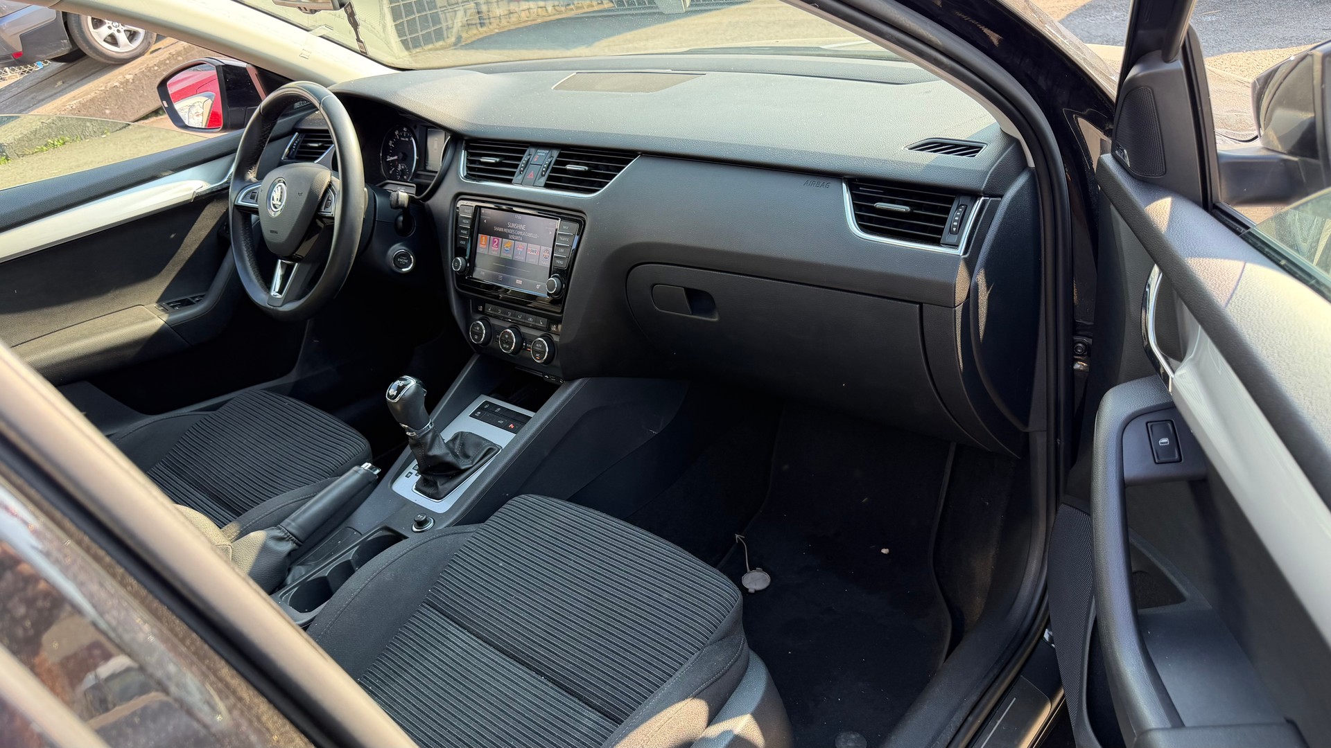 SKODA Octavia Combi 1.8 TSI Elegance 4x4 DSG-image-4
