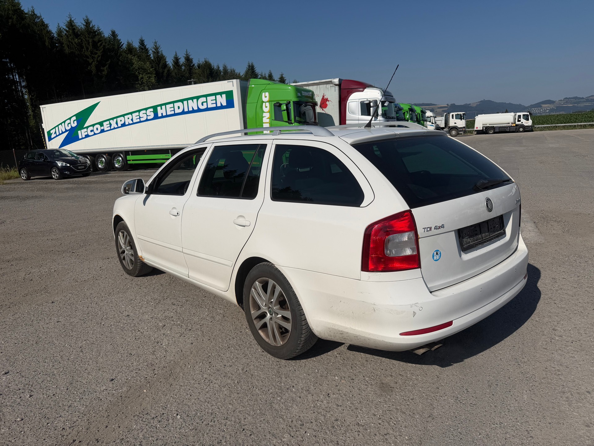 SKODA Octavia Combi 2.0 TDI Swiss Adventure 4x4-image-3