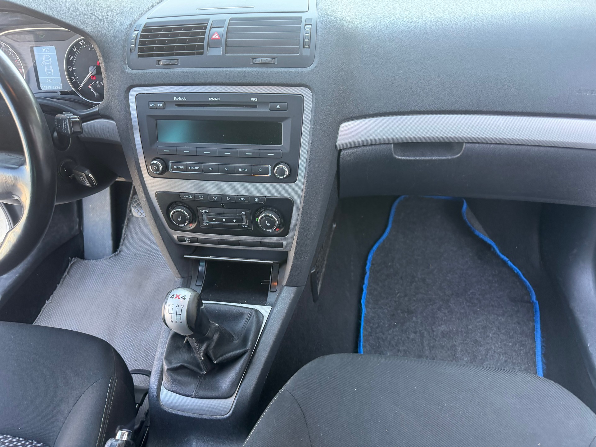 SKODA Octavia Combi 2.0 TDI Swiss Adventure 4x4-image-5