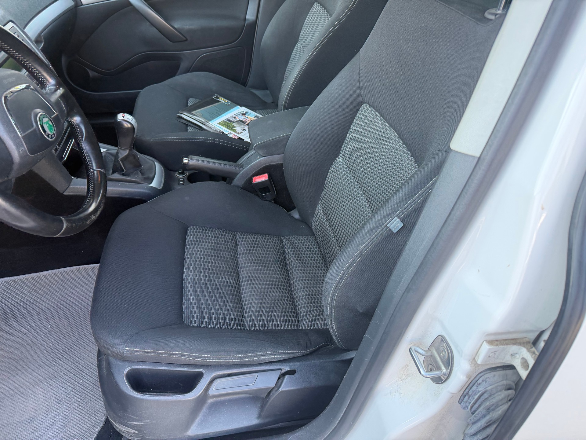 SKODA Octavia Combi 2.0 TDI Swiss Adventure 4x4-image-6
