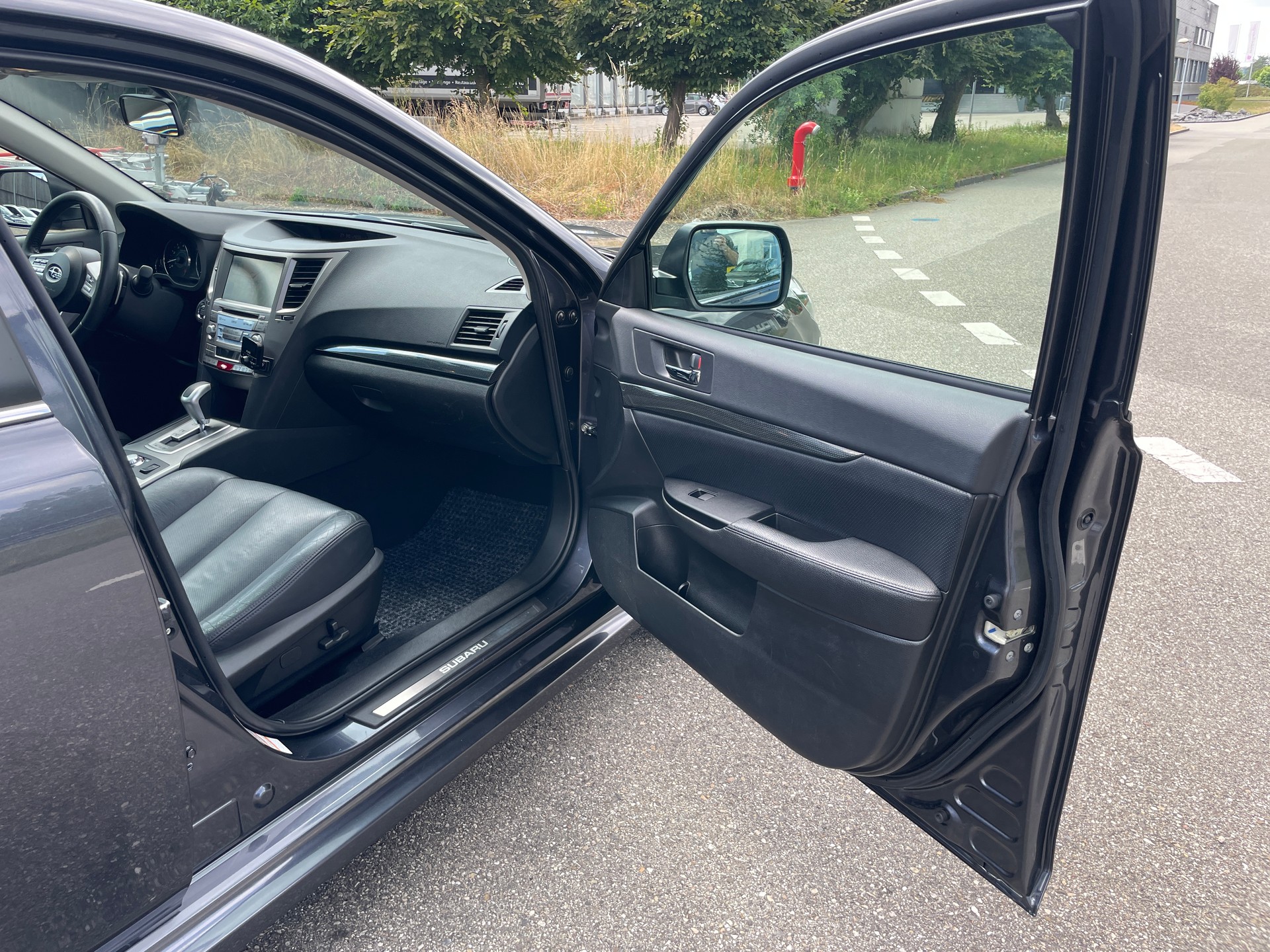 SUBARU Legacy 2.5 GT Executive S AWD Automatic-image-19