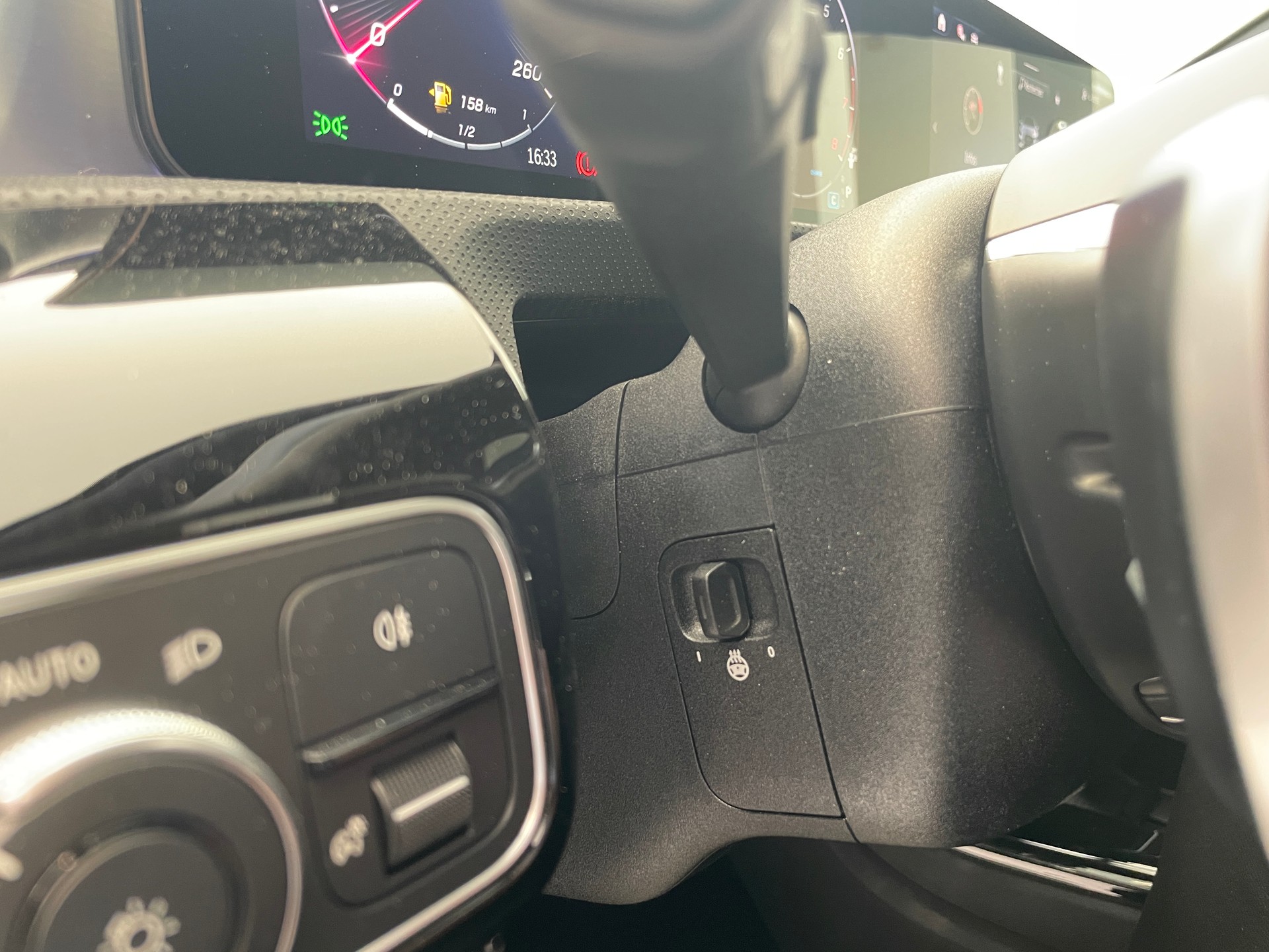 MERCEDES-BENZ A 250 4Matic 8G-DCT AMG Line-image-16