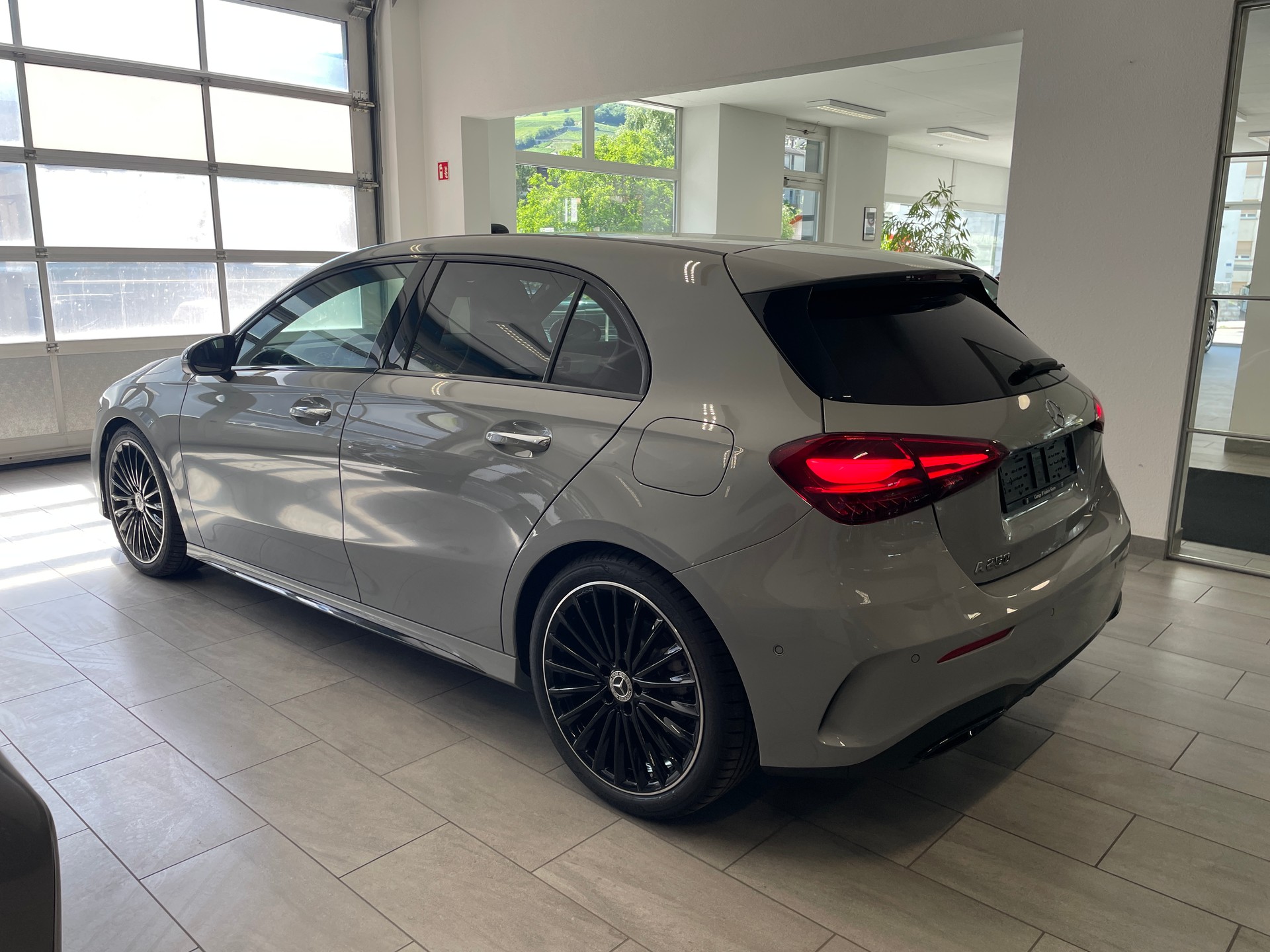 MERCEDES-BENZ A 250 4Matic 8G-DCT AMG Line-image-2