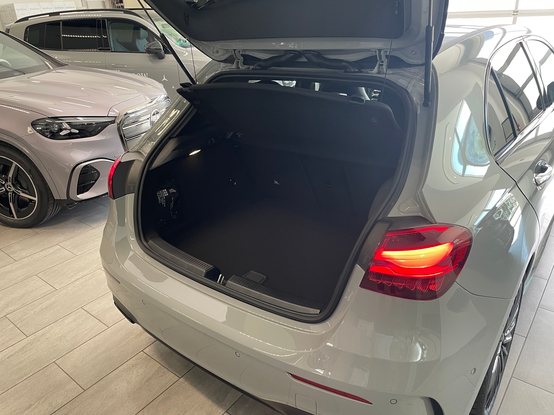 MERCEDES-BENZ A 250 4Matic 8G-DCT AMG Line-image-4