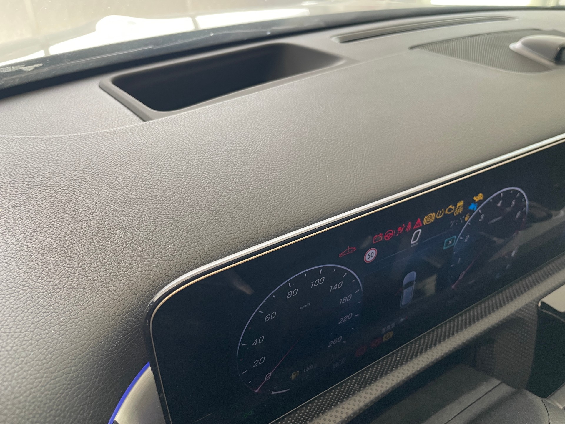 MERCEDES-BENZ A 250 4Matic 8G-DCT AMG Line-image-11