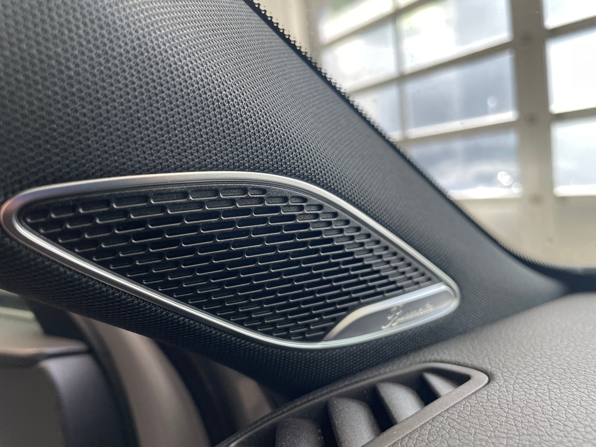 MERCEDES-BENZ A 250 4Matic 8G-DCT AMG Line-image-10