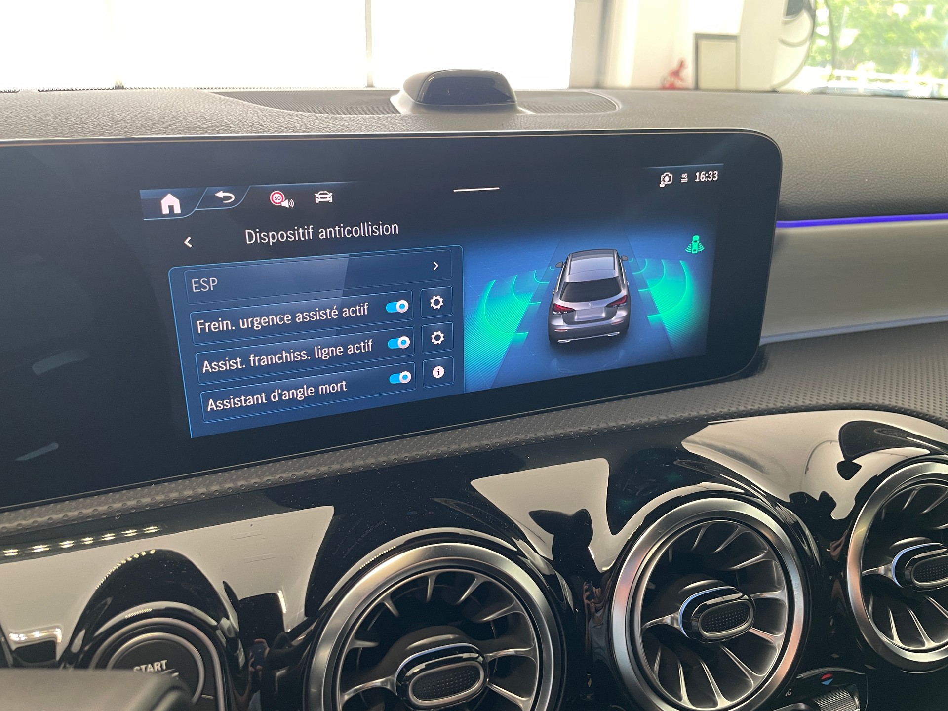 MERCEDES-BENZ A 250 4Matic 8G-DCT AMG Line-image-17