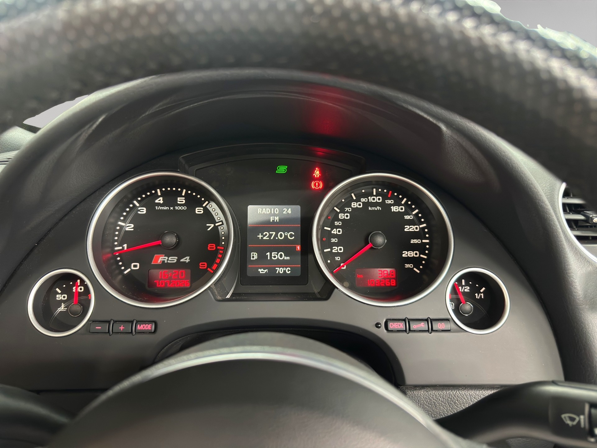 AUDI RS4 Cabriolet 4.2 V8 quattro-image-18