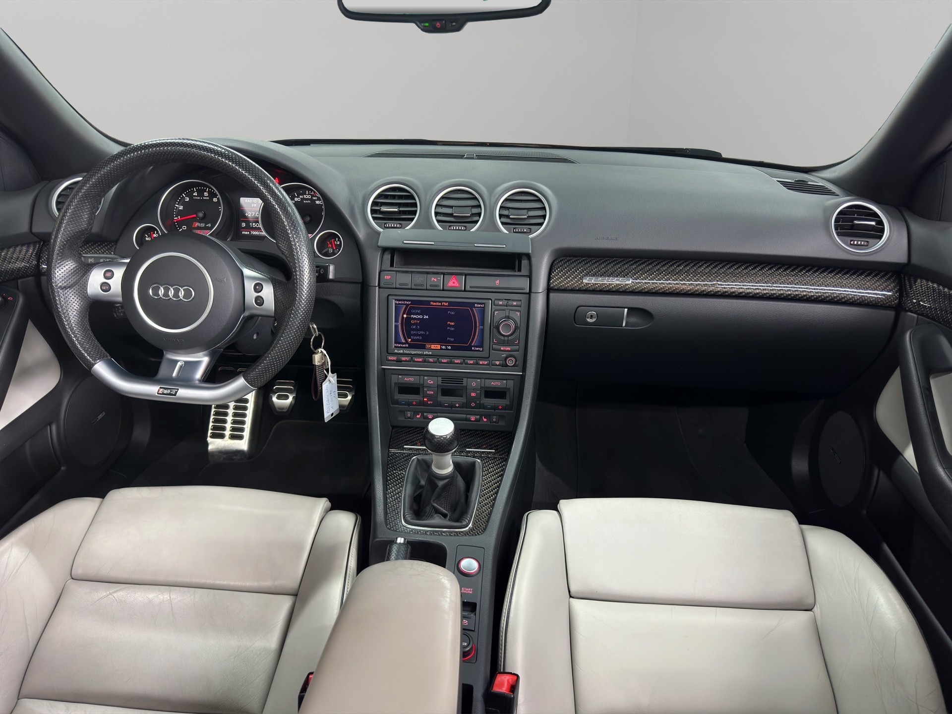AUDI RS4 Cabriolet 4.2 V8 quattro-image-16