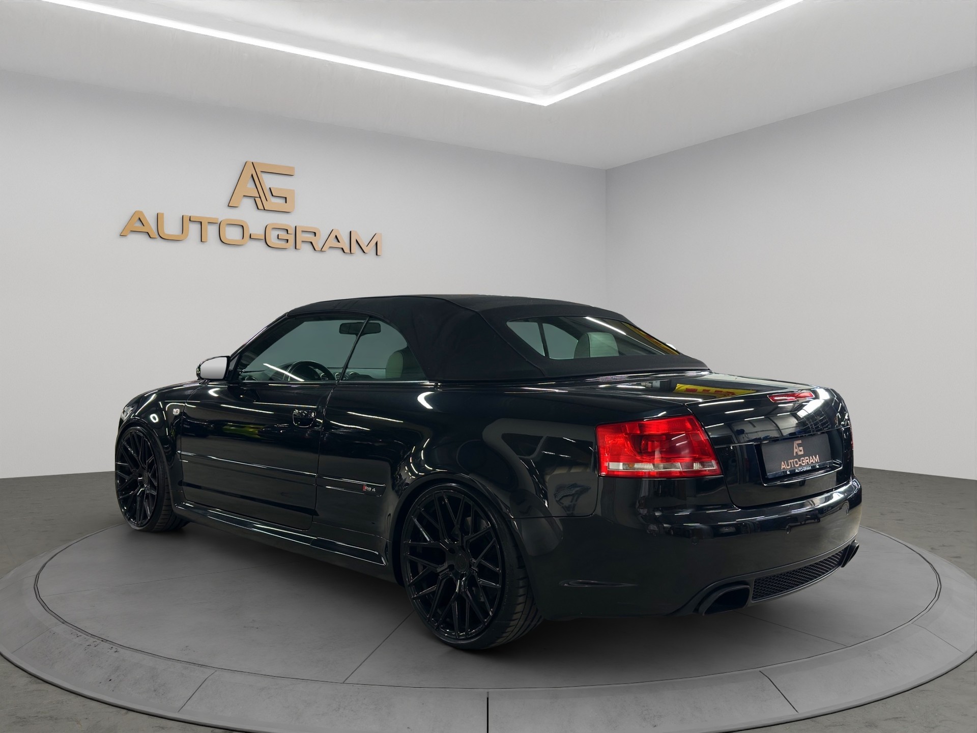 AUDI RS4 Cabriolet 4.2 V8 quattro-image-2