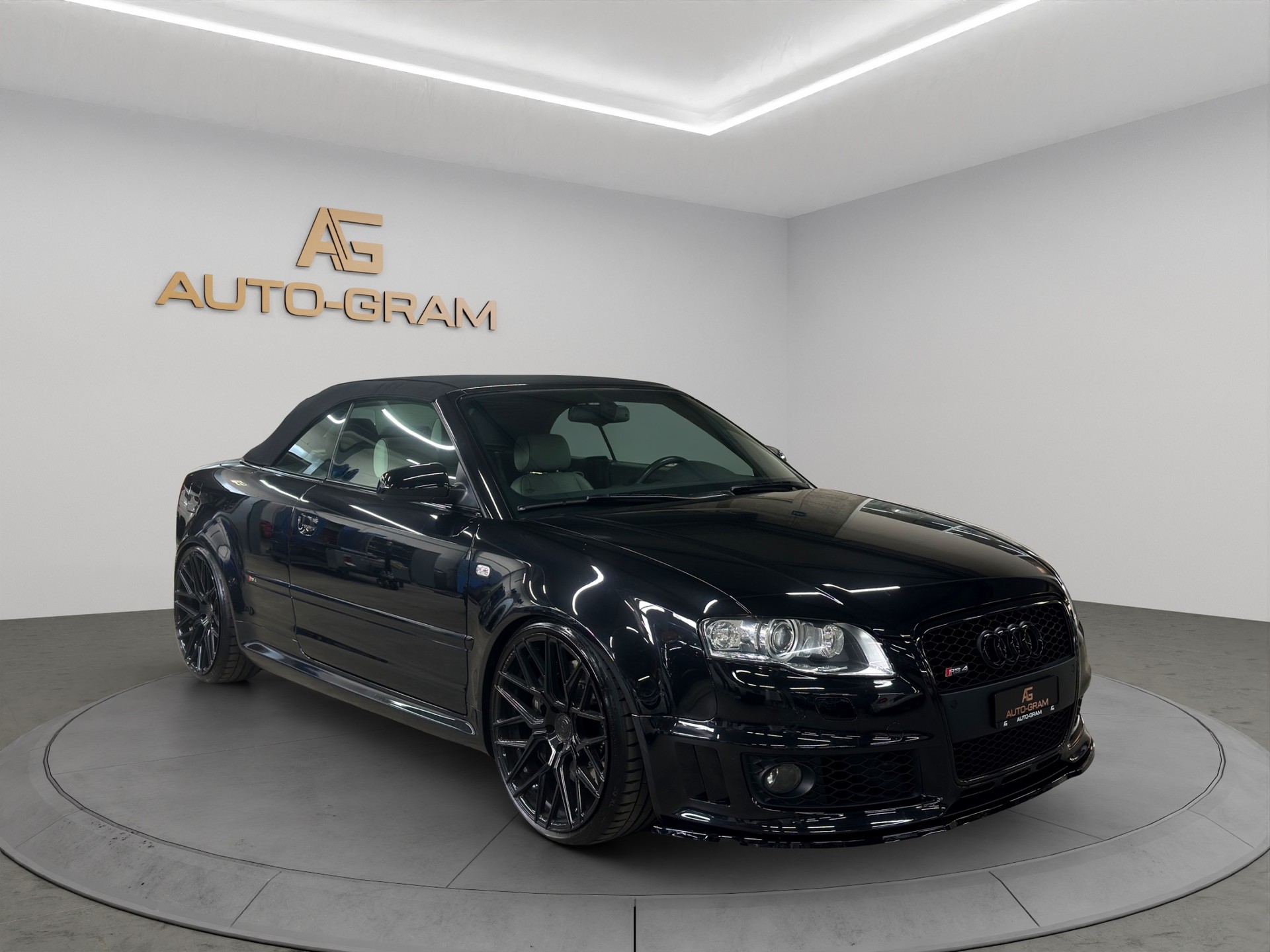 AUDI RS4 Cabriolet 4.2 V8 quattro-image-6