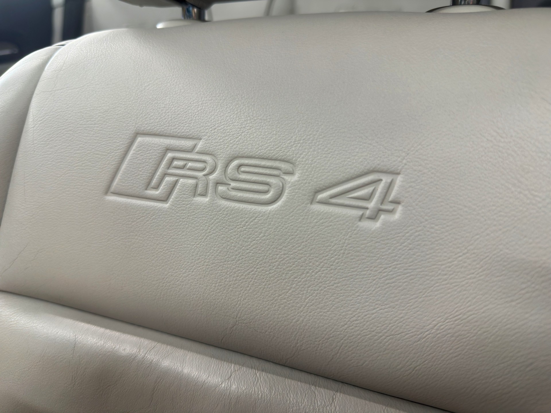 AUDI RS4 Cabriolet 4.2 V8 quattro-image-23