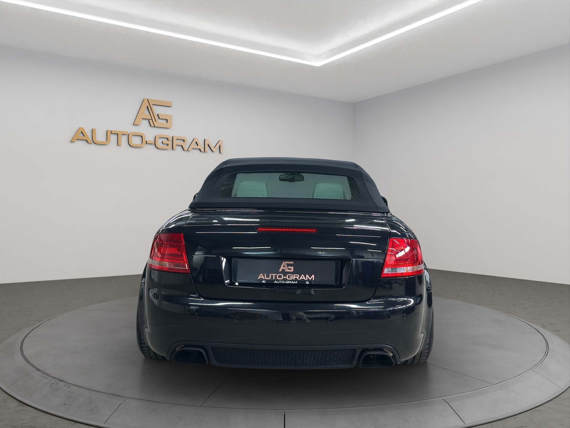 AUDI RS4 Cabriolet 4.2 V8 quattro-image-3