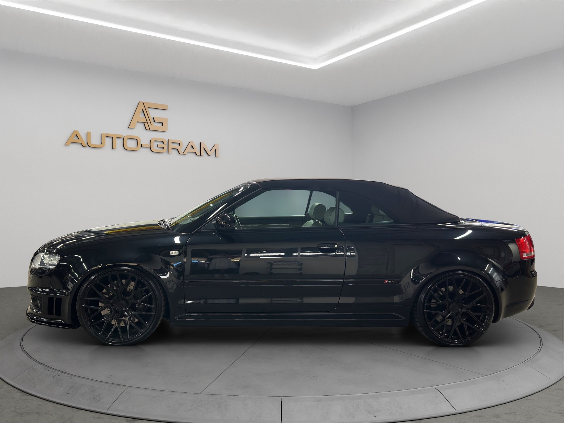 AUDI RS4 Cabriolet 4.2 V8 quattro-image-1