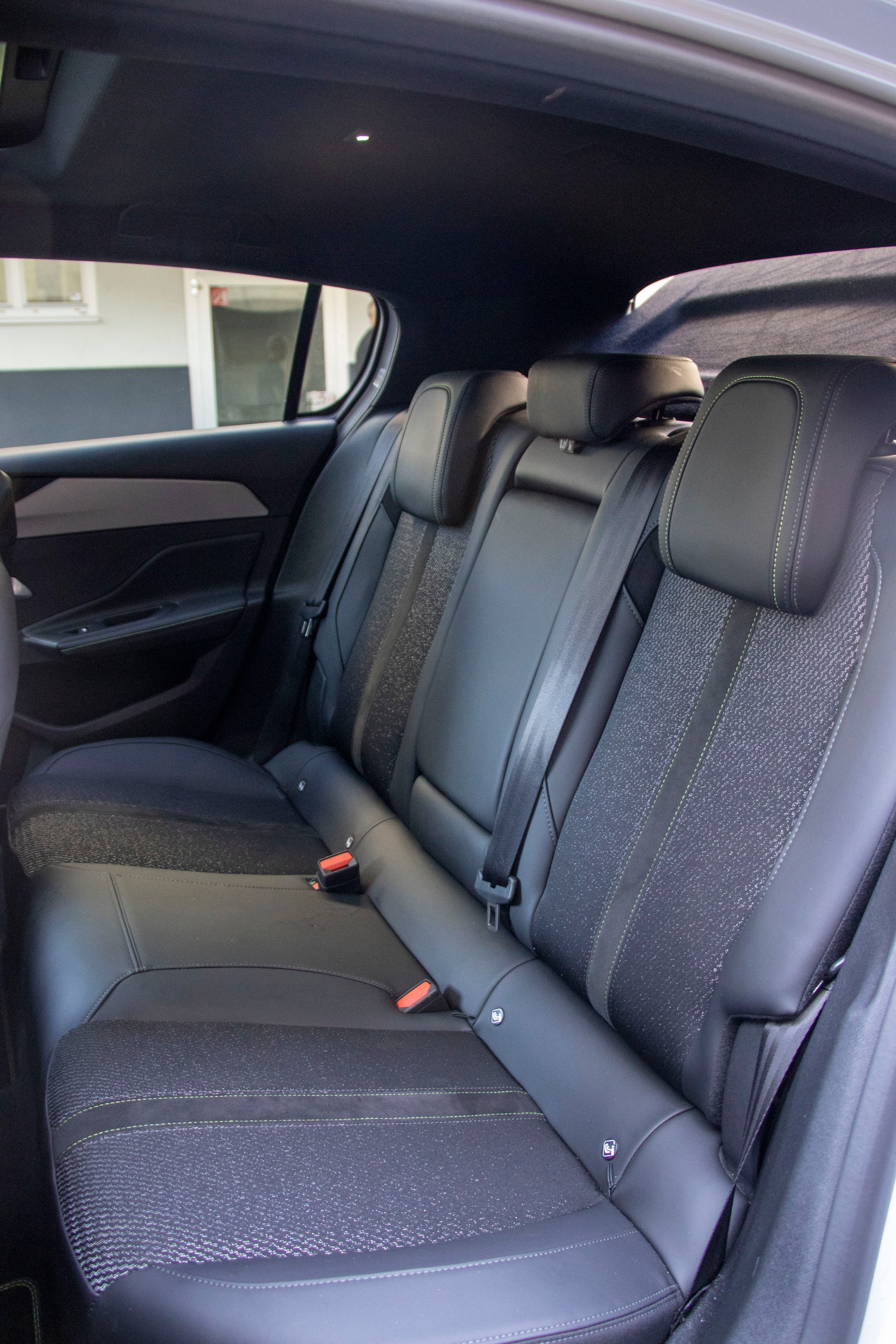 PEUGEOT 308 1.2 HEV 145 GT-image-8