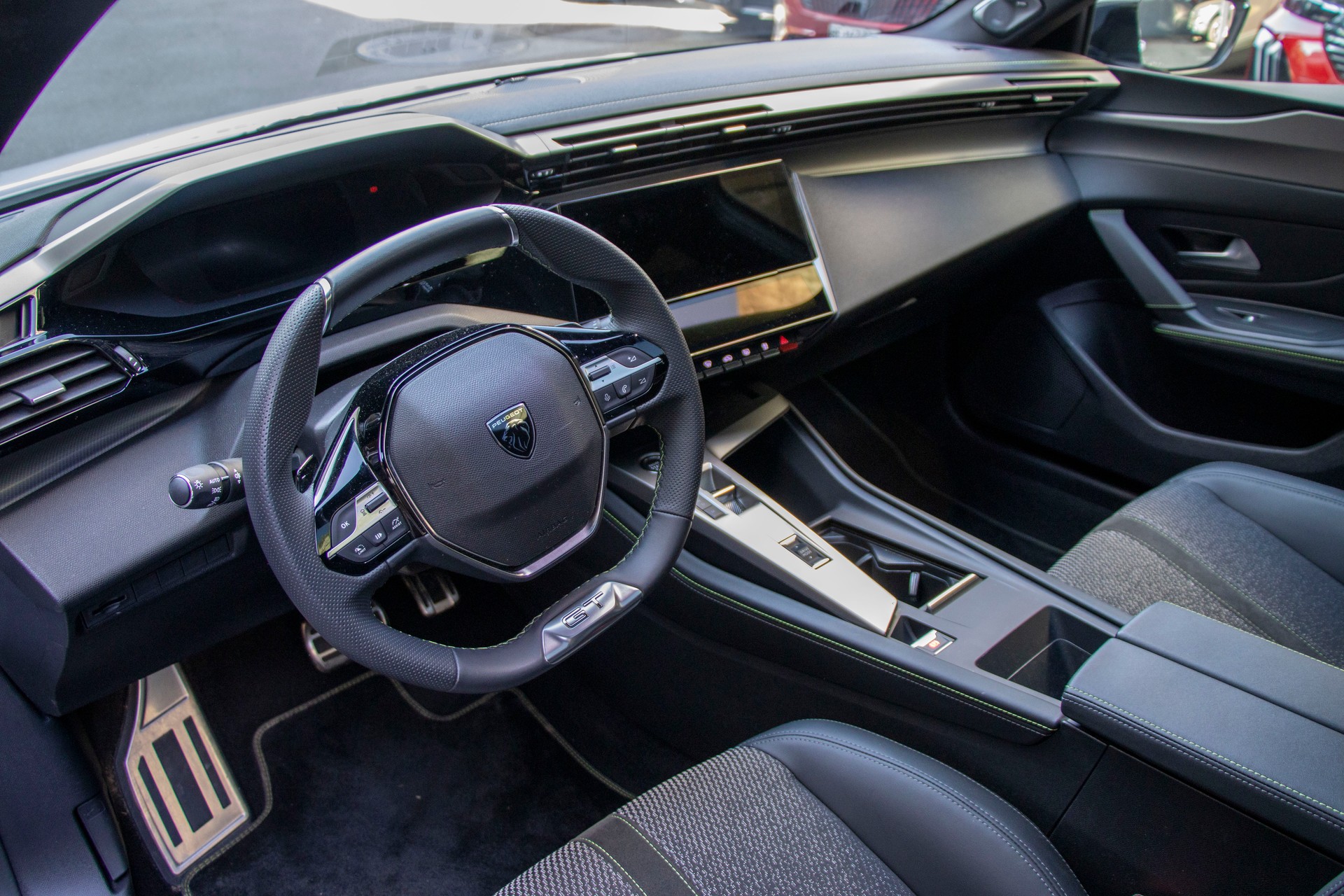 PEUGEOT 308 1.2 HEV 145 GT-image-4