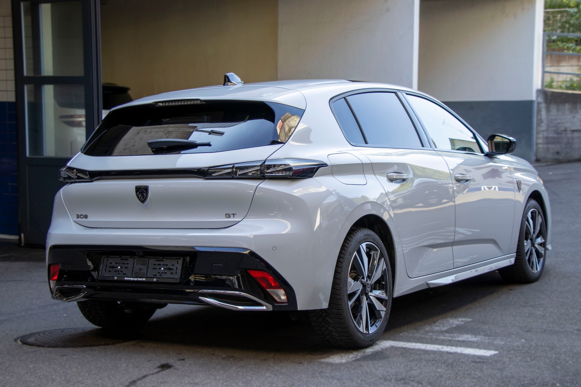 PEUGEOT 308 1.2 HEV 145 GT-image-2