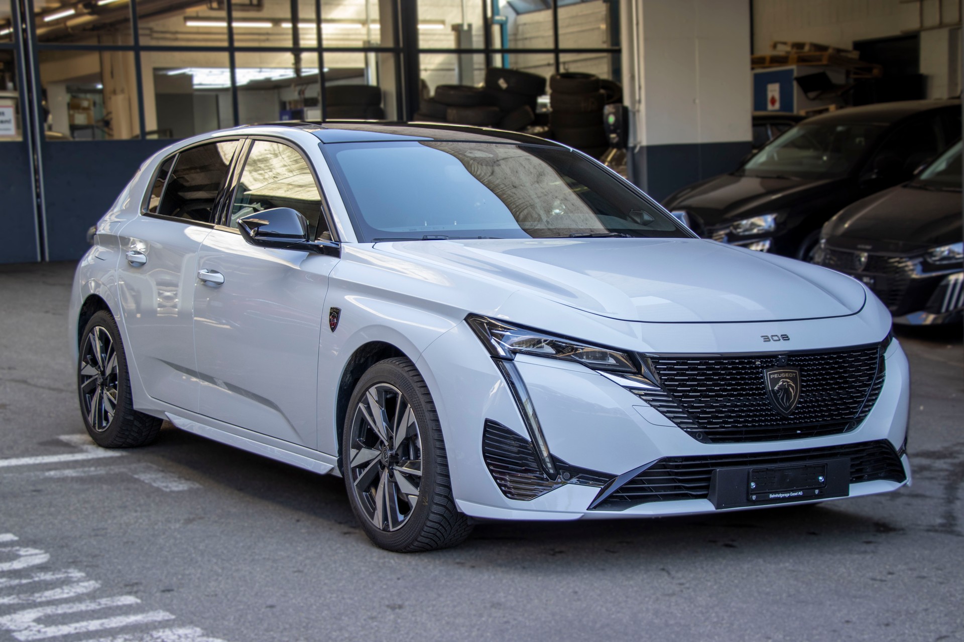 PEUGEOT 308 1.2 HEV 145 GT-image-1