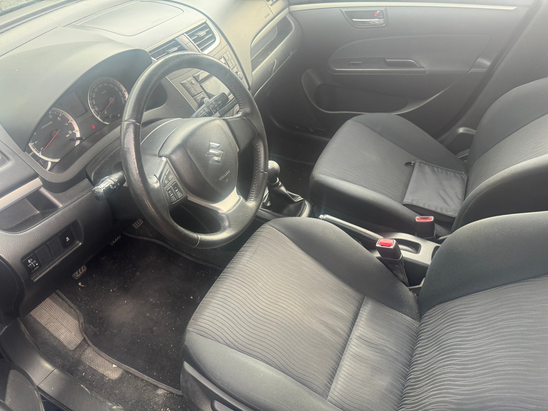 SUZUKI Swift 1.2i 16V GL Top 4x4-image-9