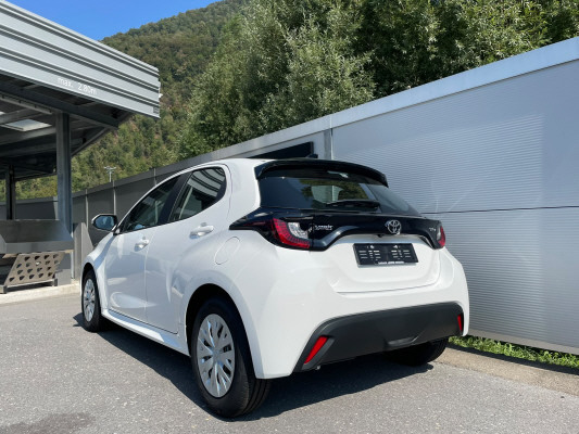TOYOTA Yaris 1.5 Comfort e-CVT-image-3