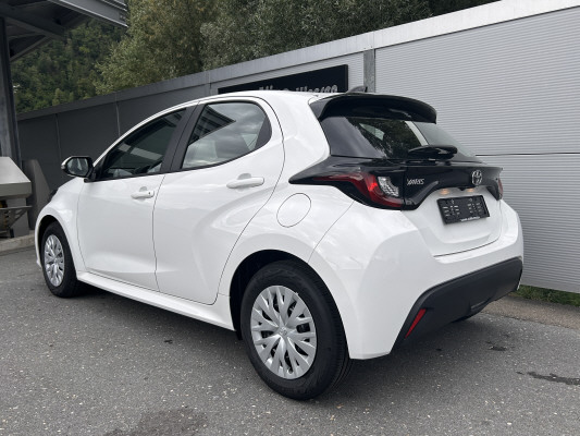 TOYOTA Yaris 1.5 Comfort e-CVT-image-3