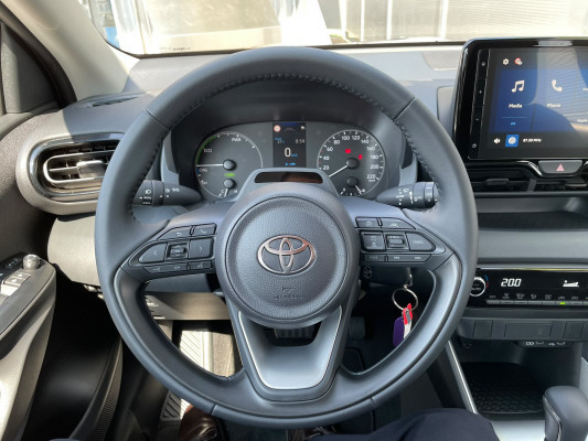 TOYOTA Yaris 1.5 Comfort e-CVT-image-7
