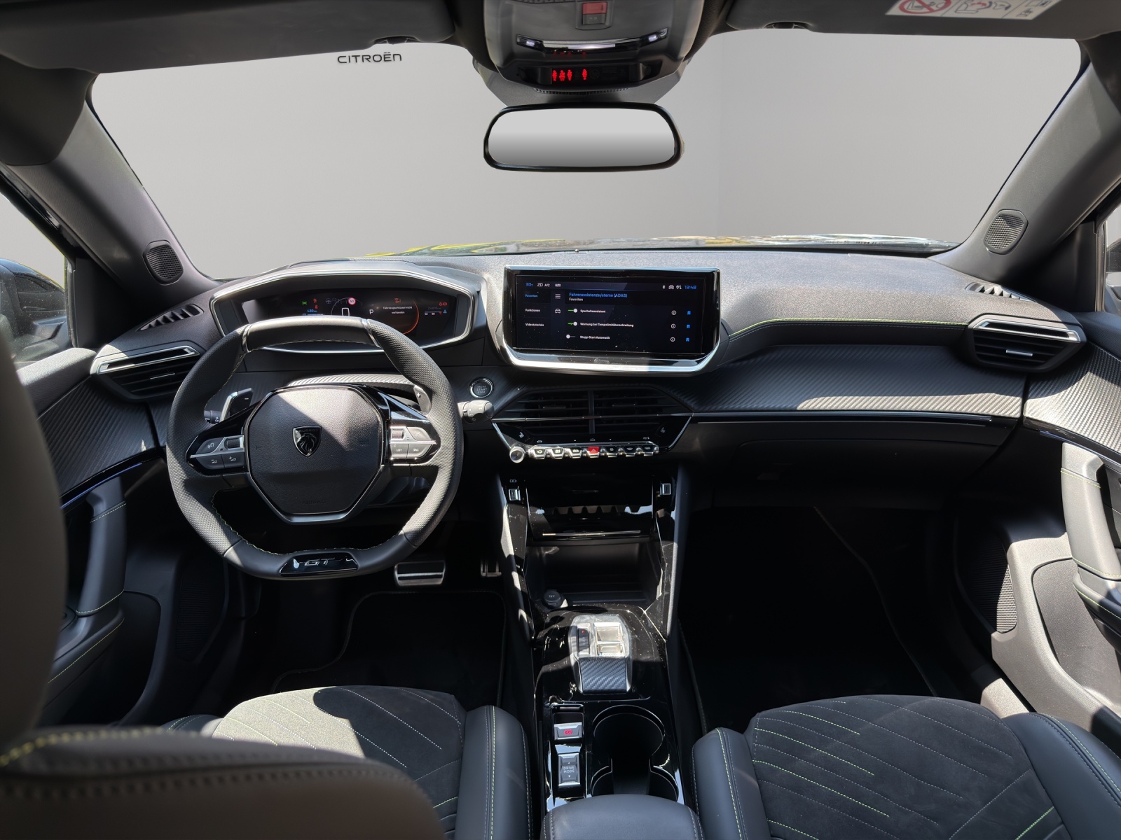 PEUGEOT 2008 1.2 Hybrid 145 GT-image-6