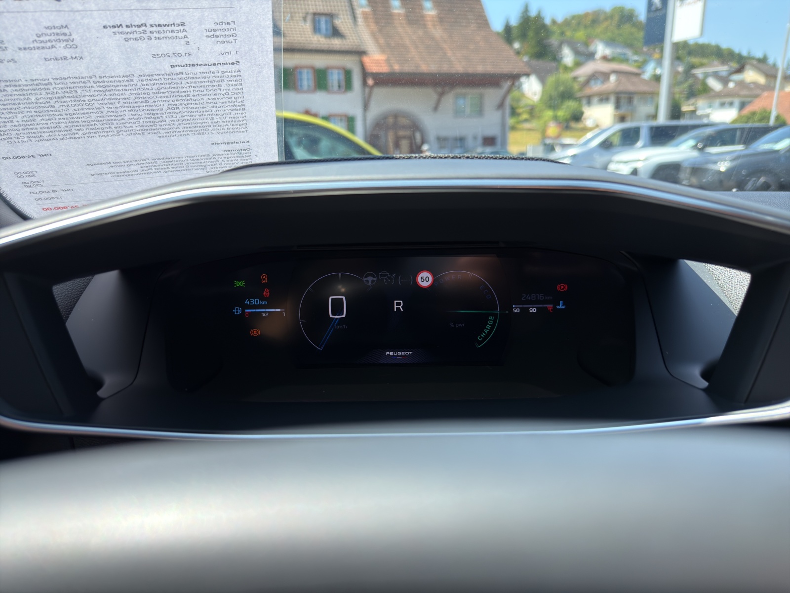 PEUGEOT 2008 1.2 Hybrid 145 GT-image-10