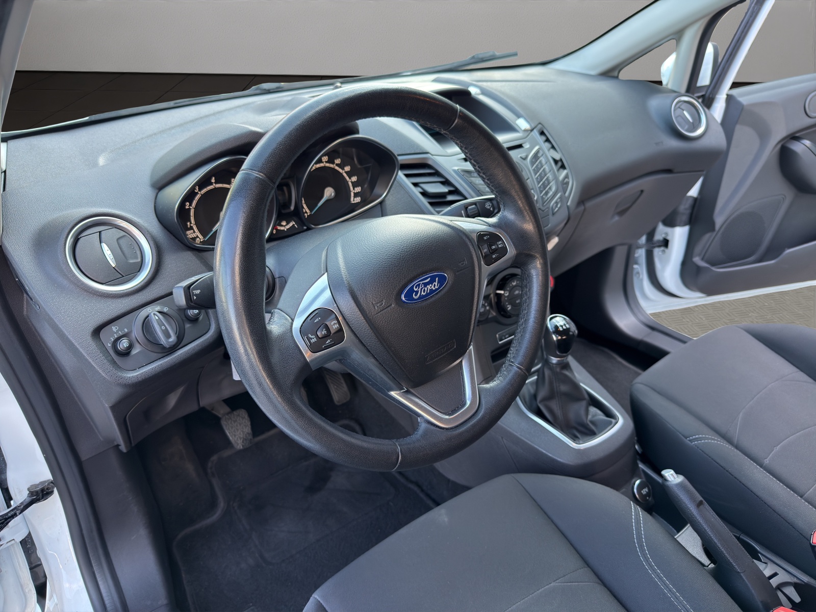 FORD Fiesta 1.0 SCTi Trend-image-9