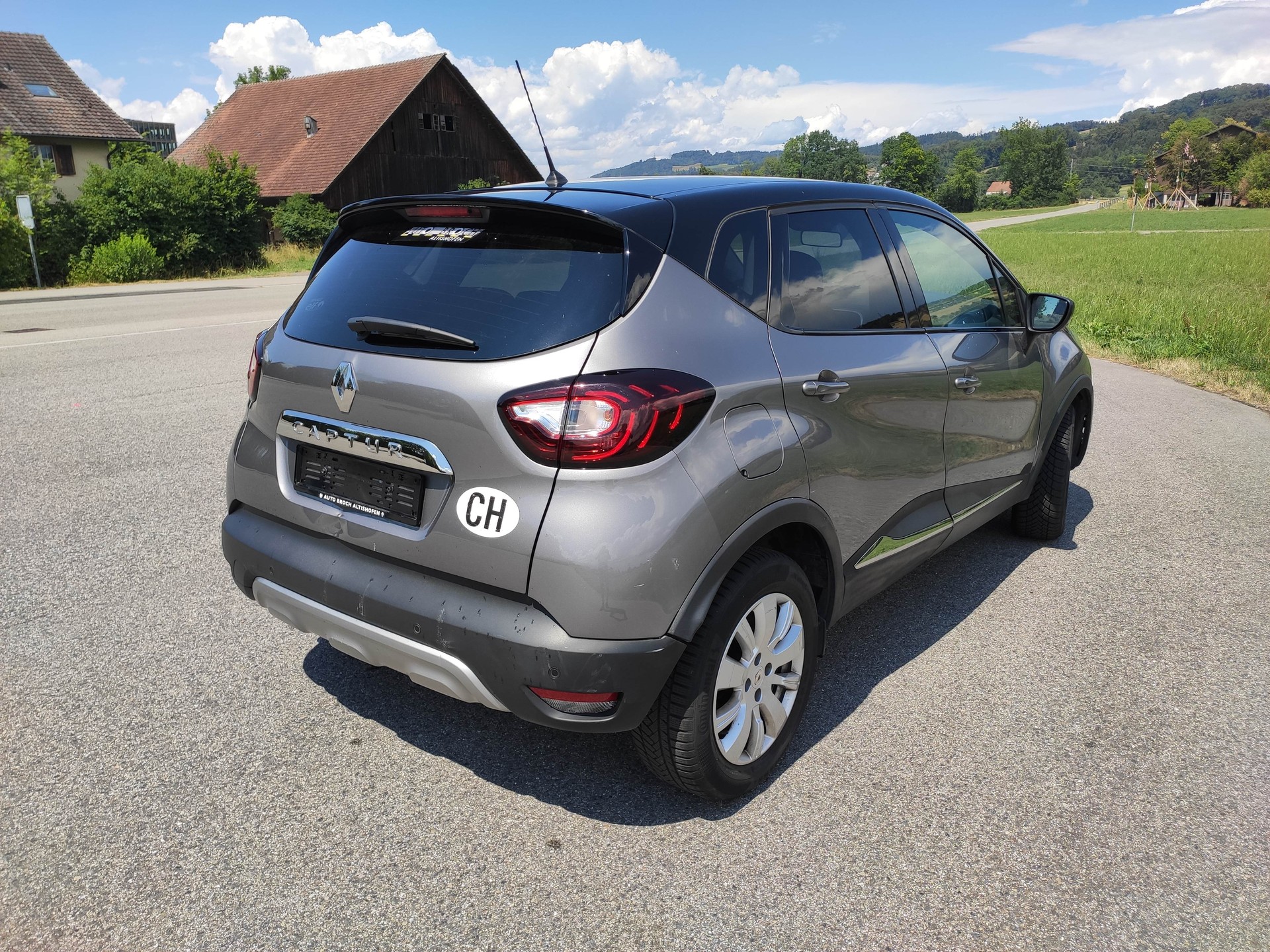 RENAULT Captur 1.2 T 16V Intens EDC-image-3