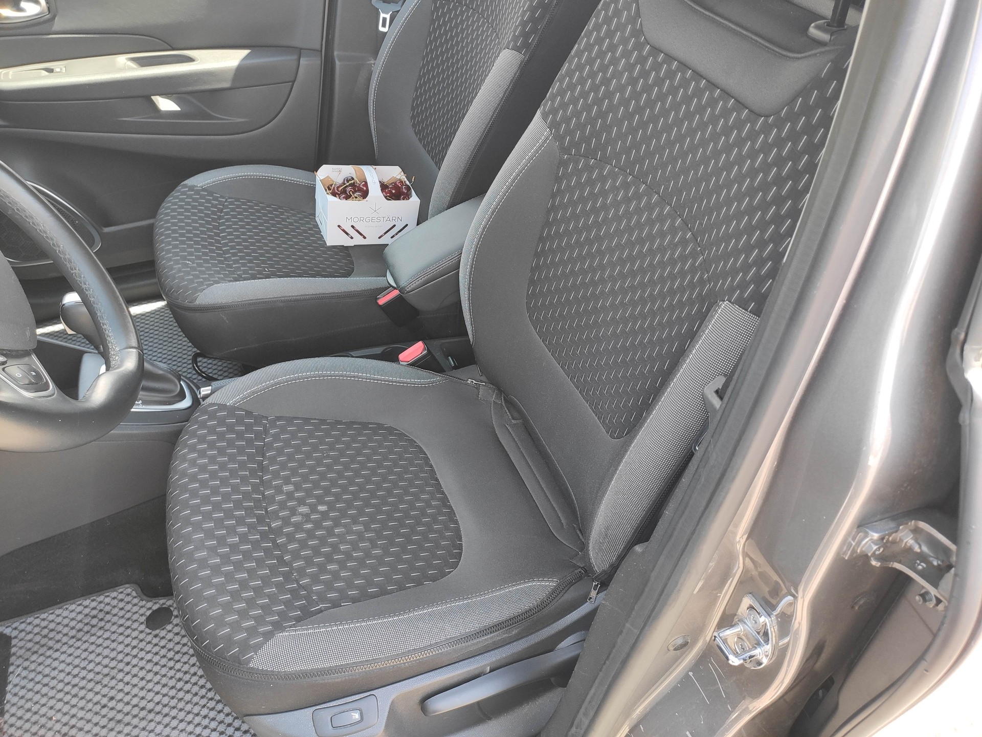 RENAULT Captur 1.2 T 16V Intens EDC-image-10