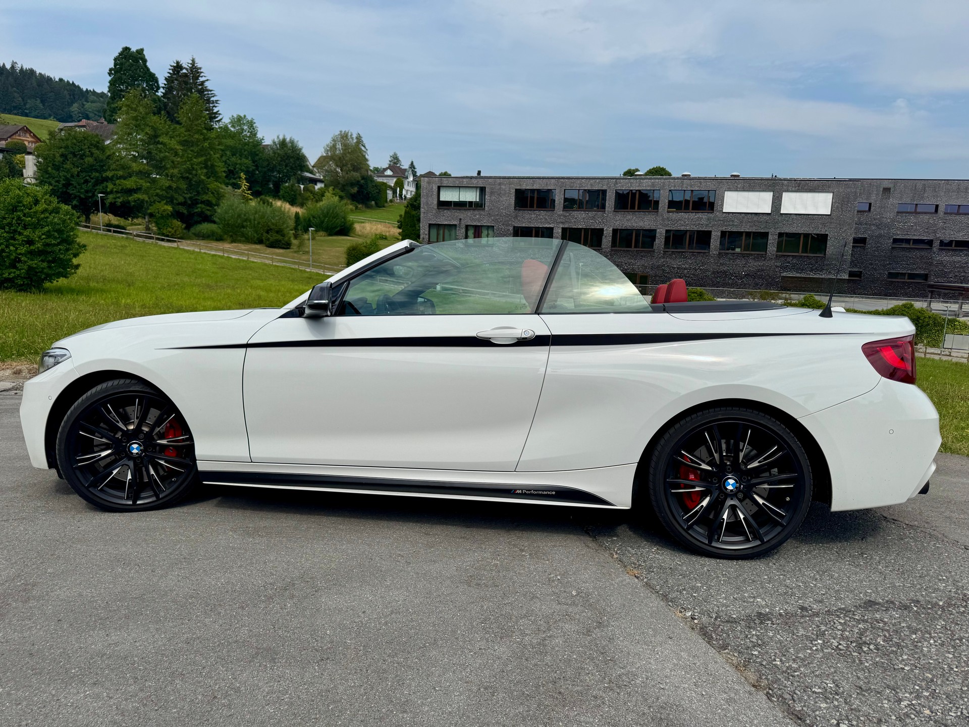 BMW M240i xDrive SAG-image-2