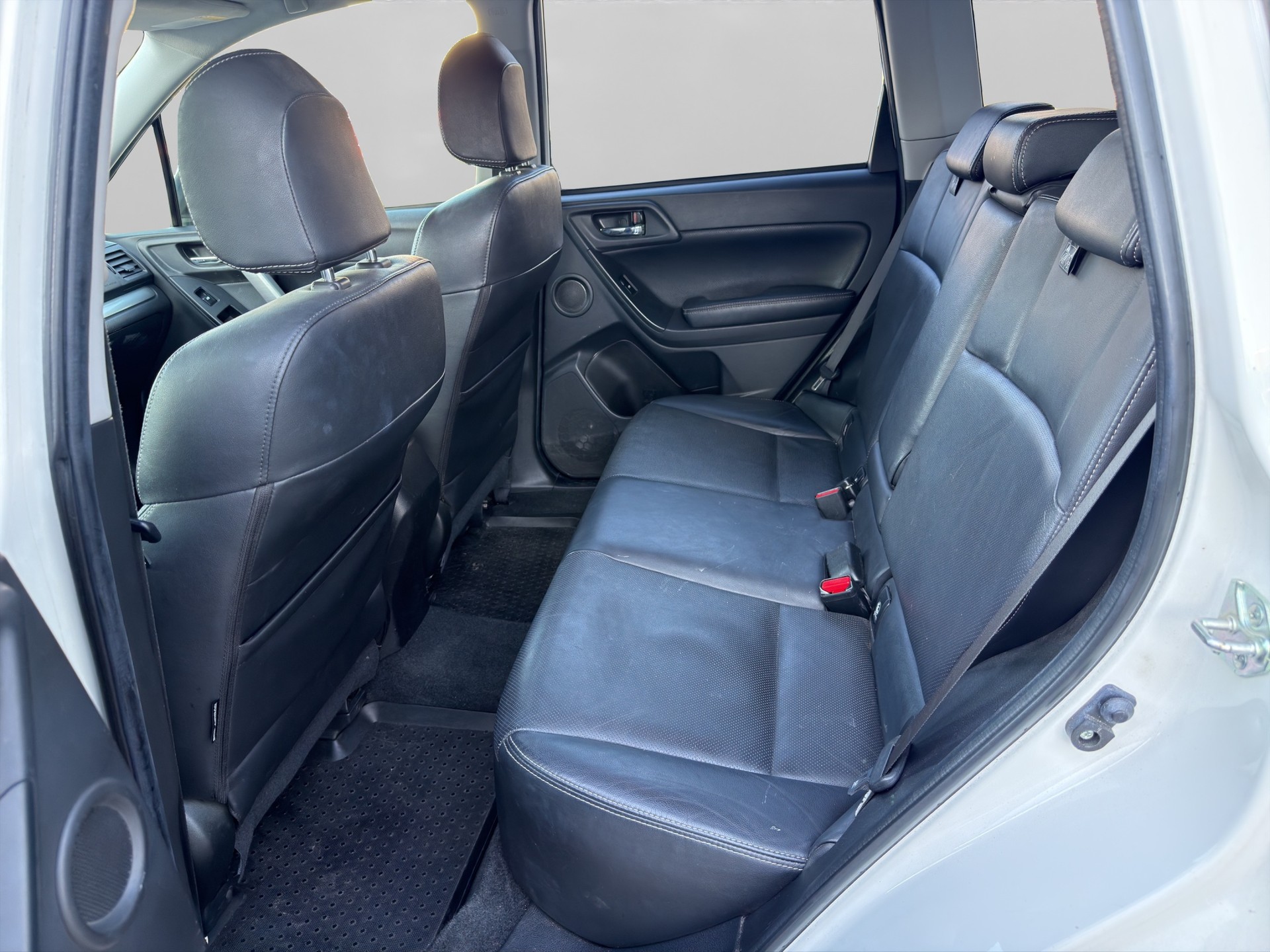 SUBARU Forester 2.0XT Luxury Lineartronic-image-12