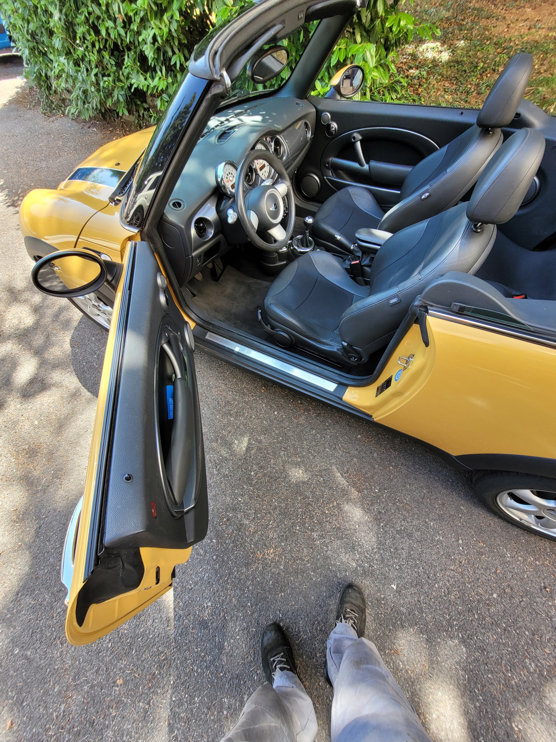 MINI Cooper Cabriolet-image-5