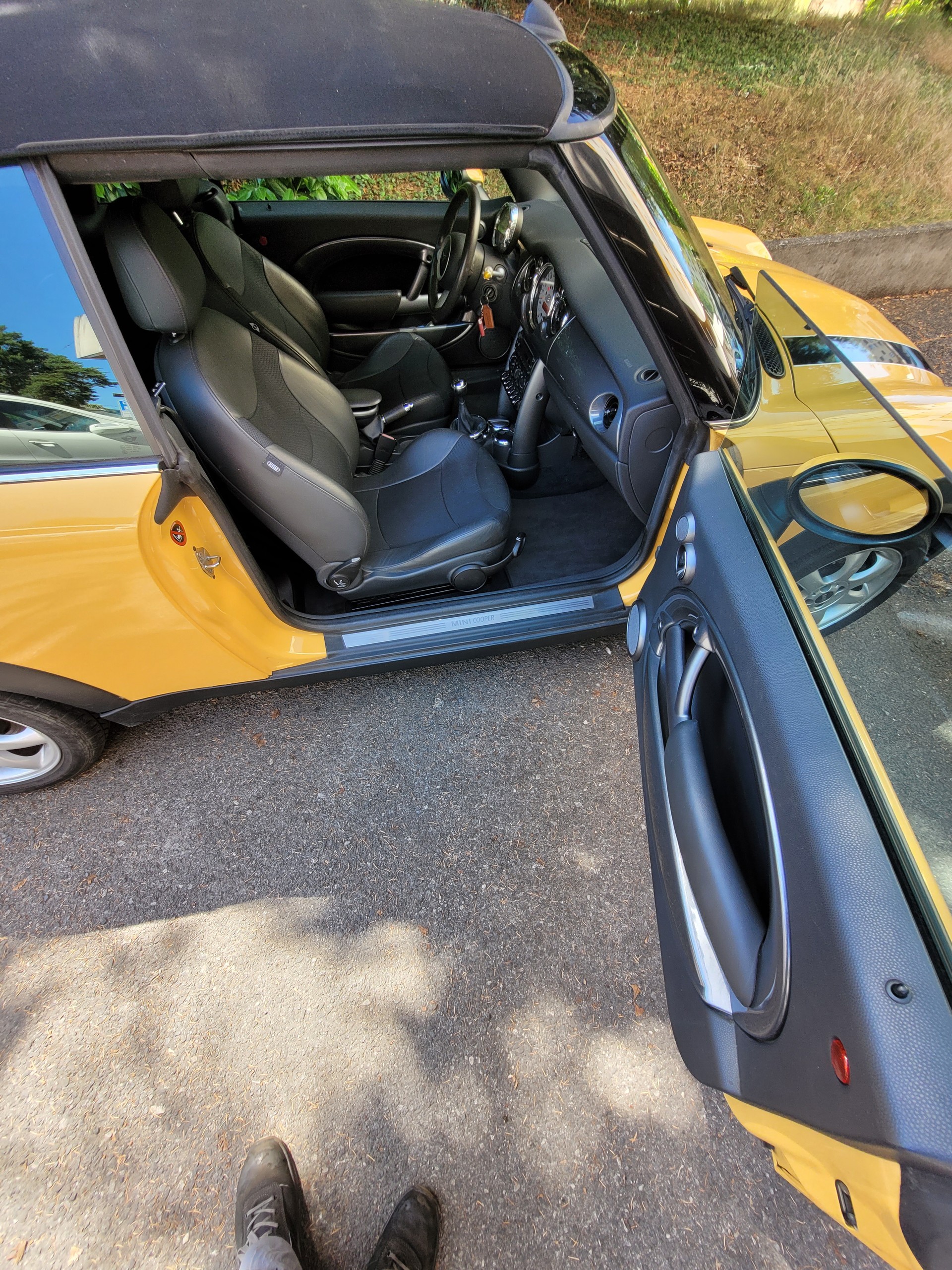 MINI Cooper Cabriolet-image-6