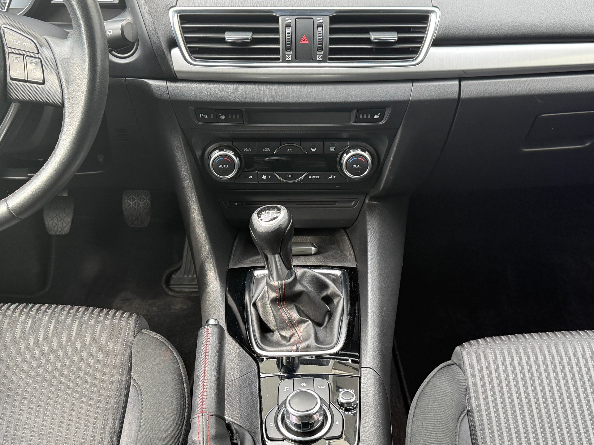 MAZDA 3 2.2 16V CD Revolution-image-14