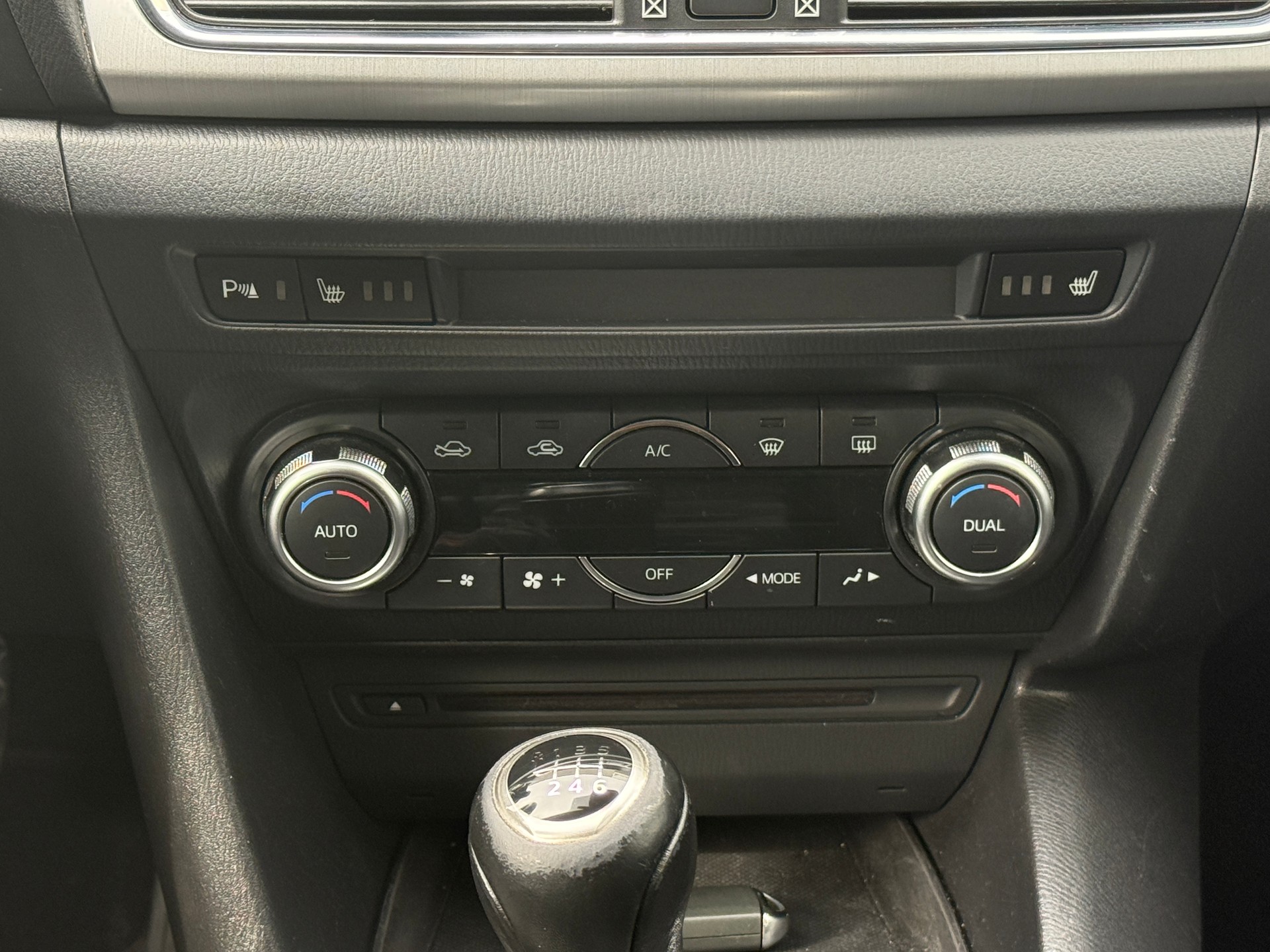 MAZDA 3 2.2 16V CD Revolution-image-15