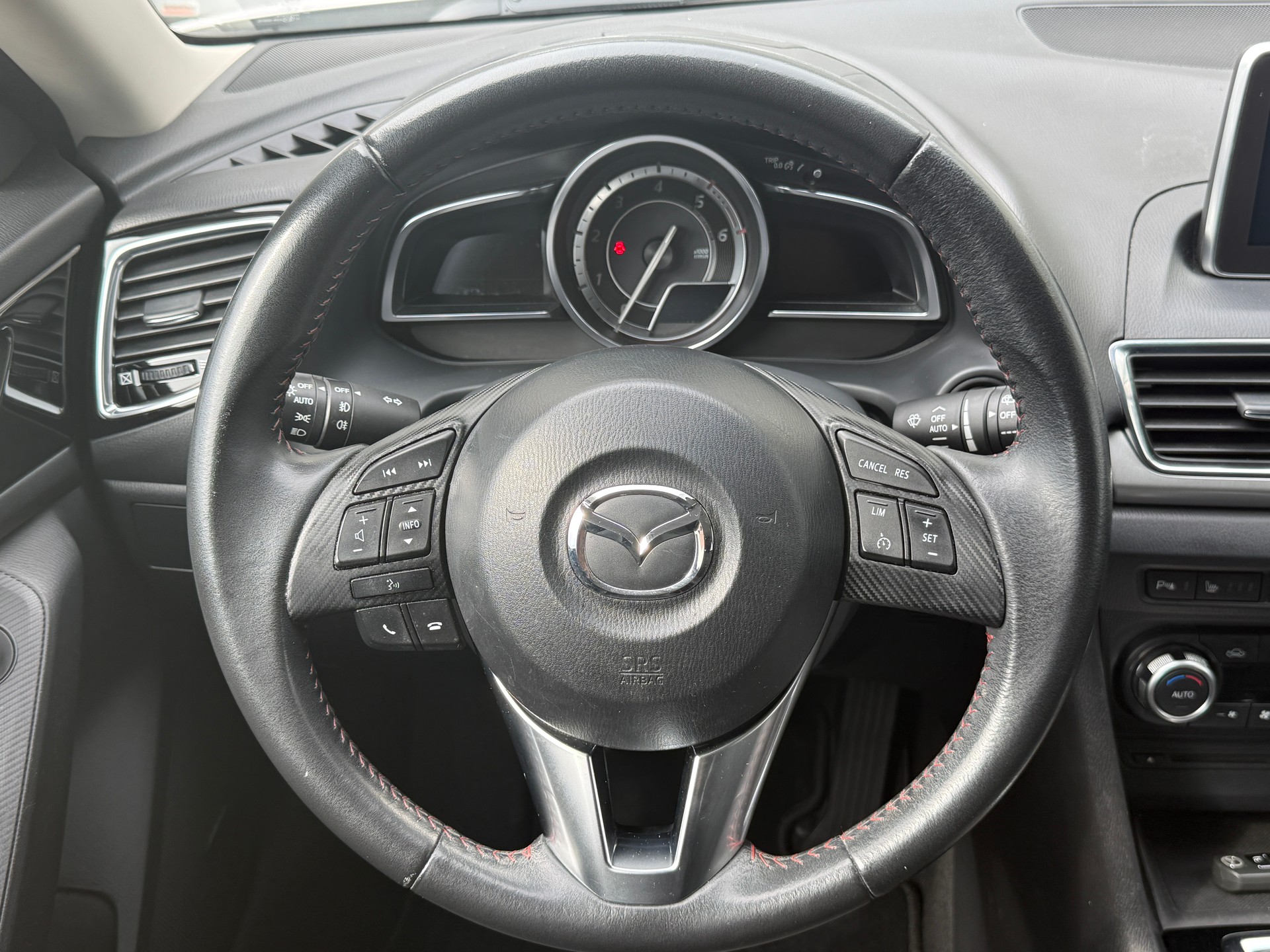 MAZDA 3 2.2 16V CD Revolution-image-17