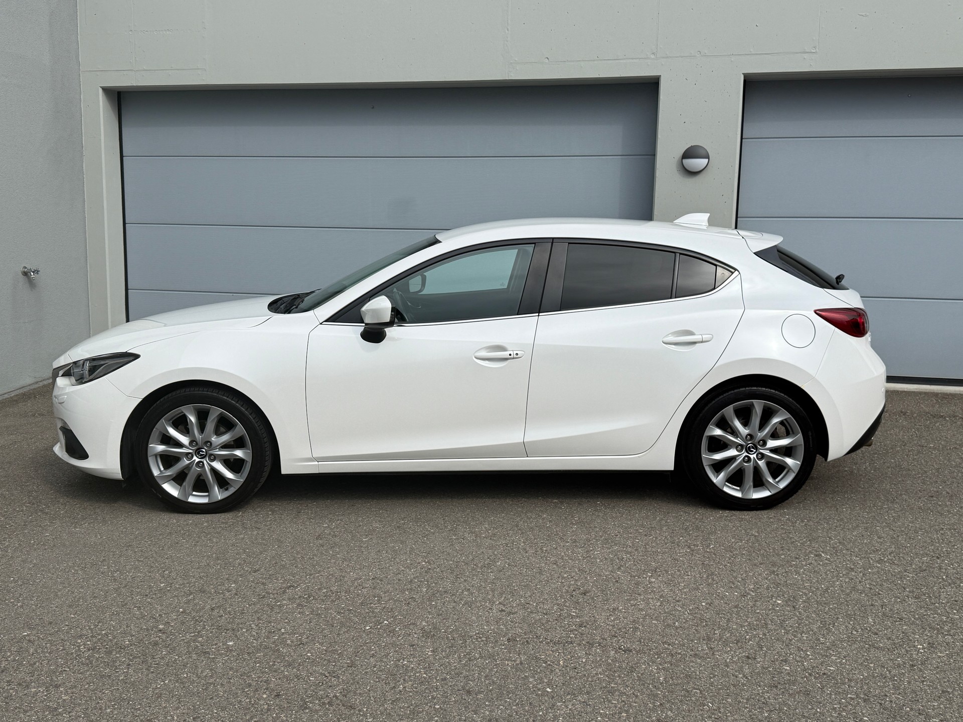 MAZDA 3 2.2 16V CD Revolution-image-5