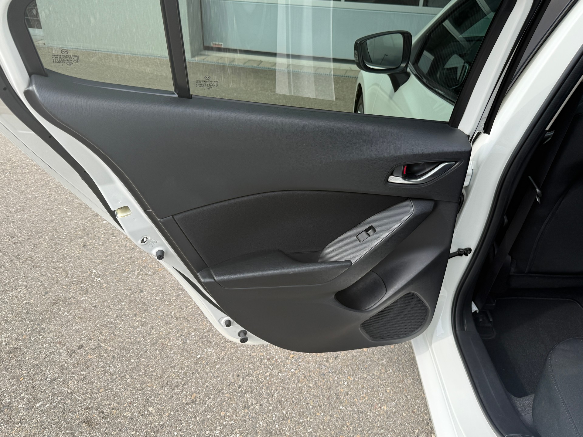 MAZDA 3 2.2 16V CD Revolution-image-22