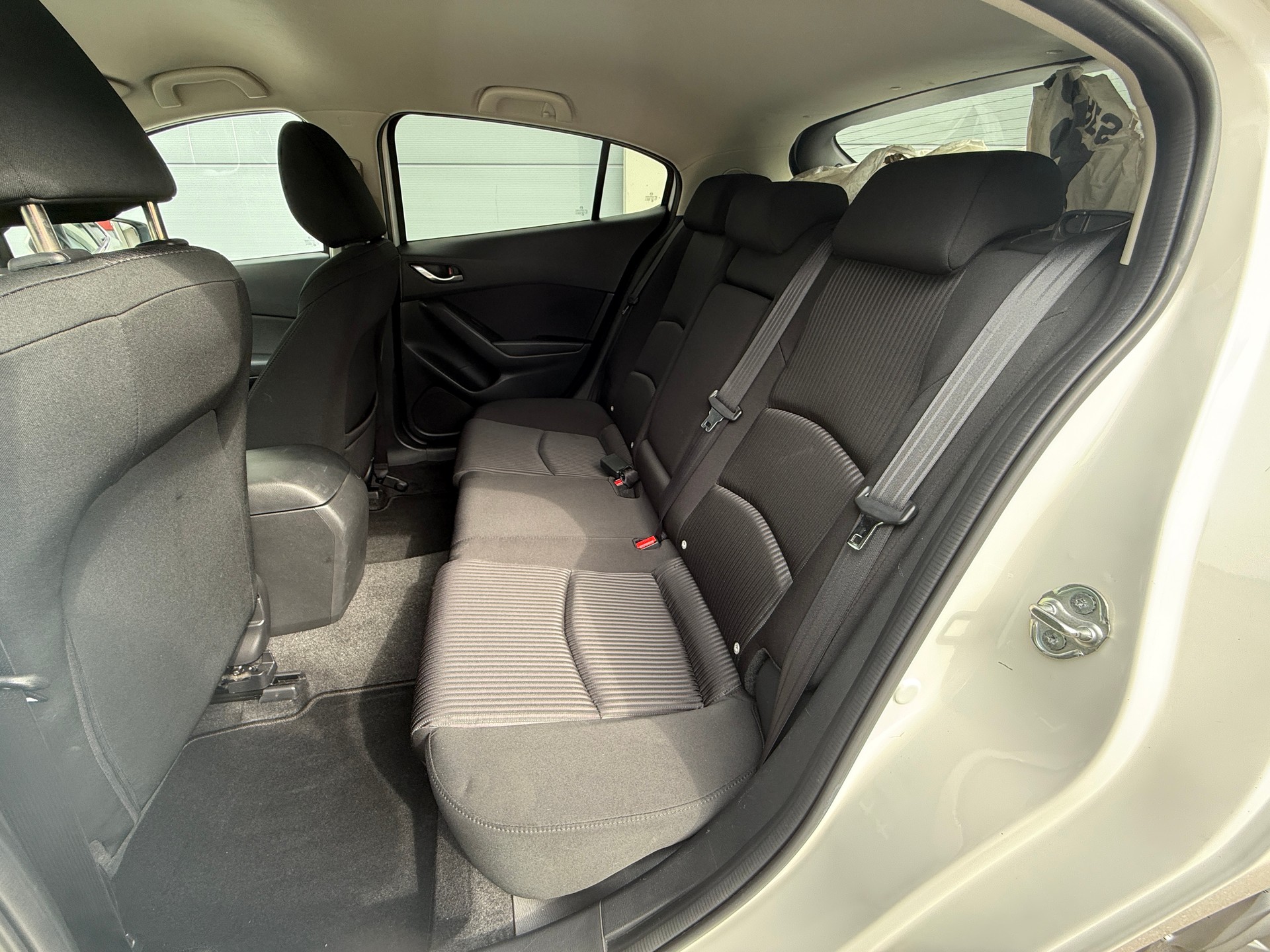 MAZDA 3 2.2 16V CD Revolution-image-23