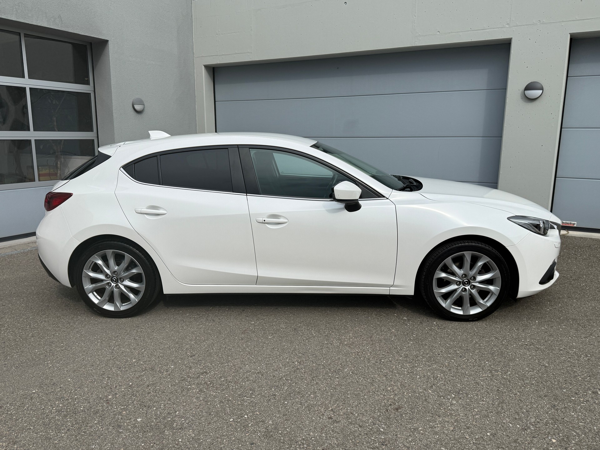 MAZDA 3 2.2 16V CD Revolution-image-4