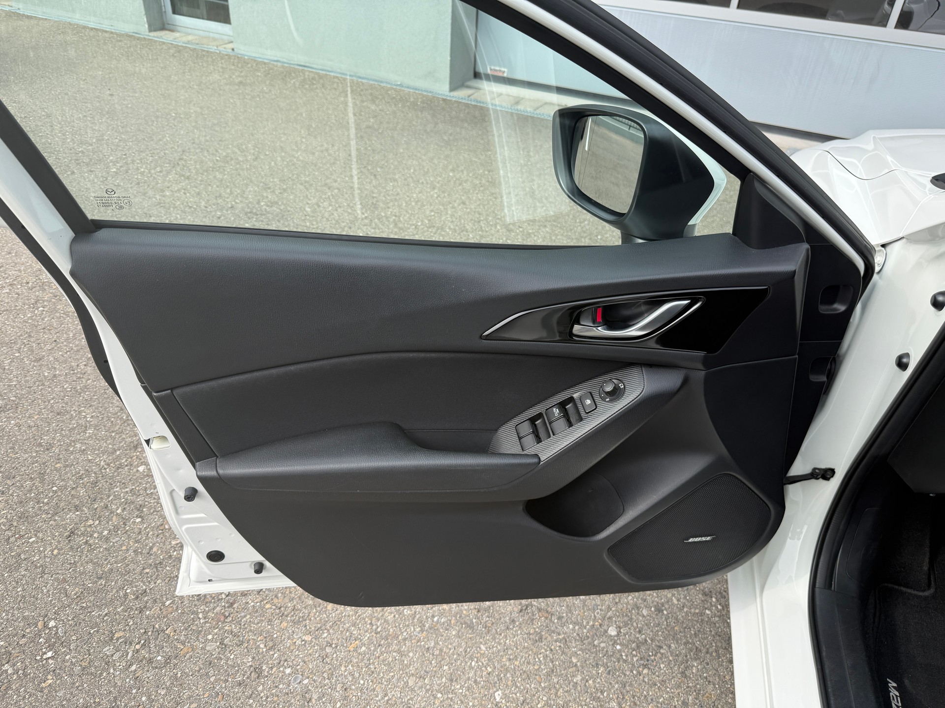 MAZDA 3 2.2 16V CD Revolution-image-8