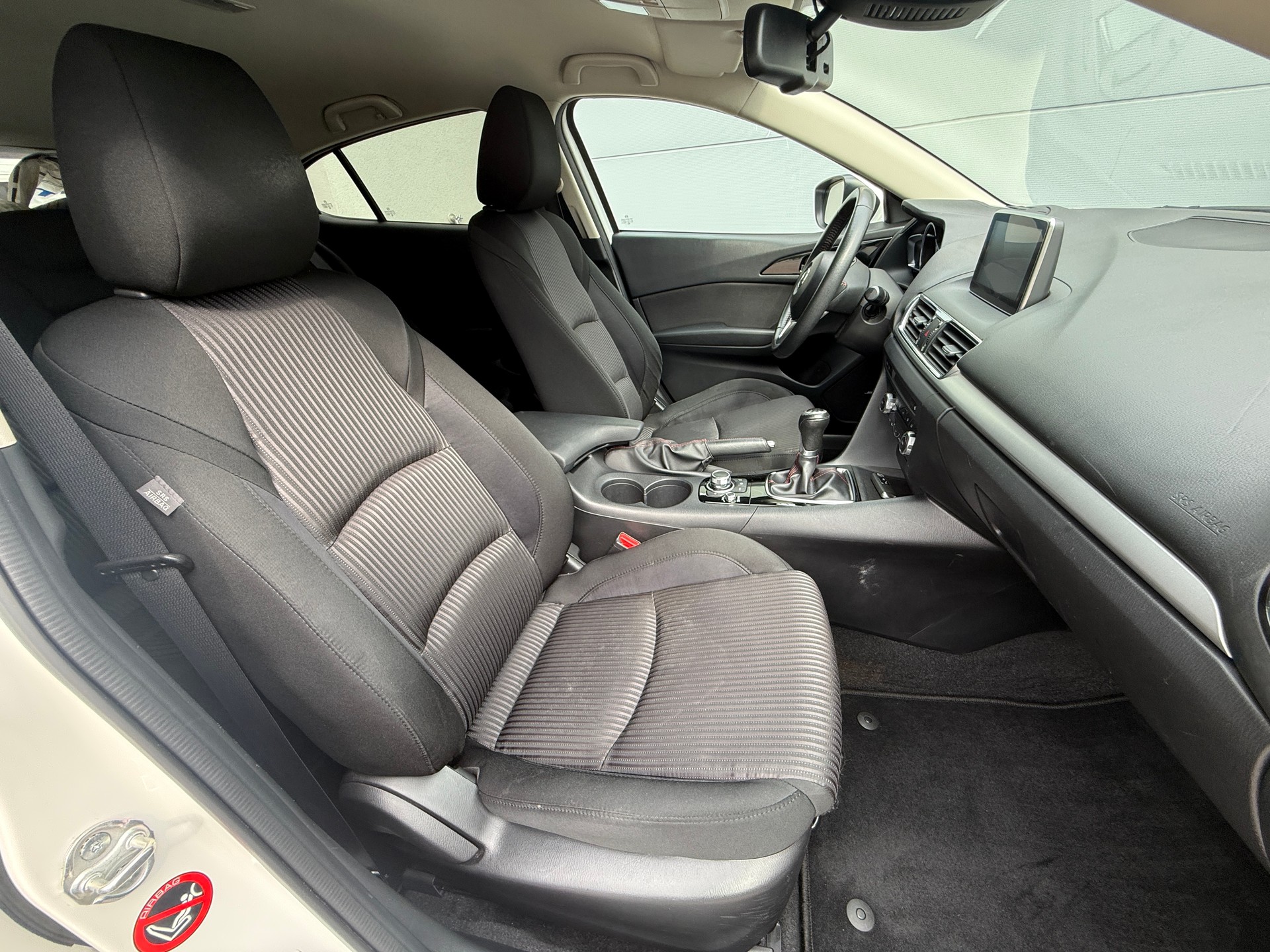 MAZDA 3 2.2 16V CD Revolution-image-12