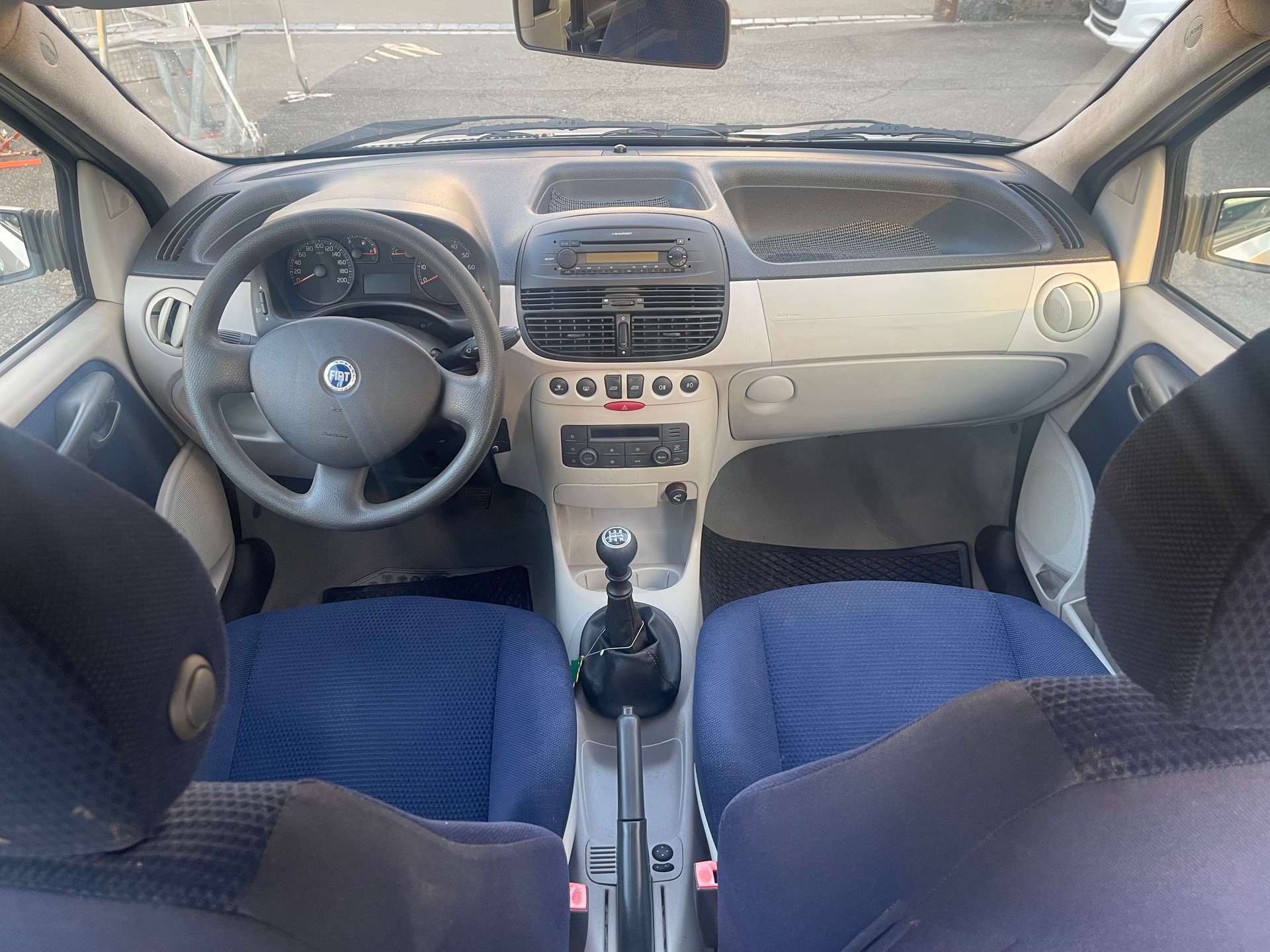 FIAT Punto 1.4 16V Emotion-image-8