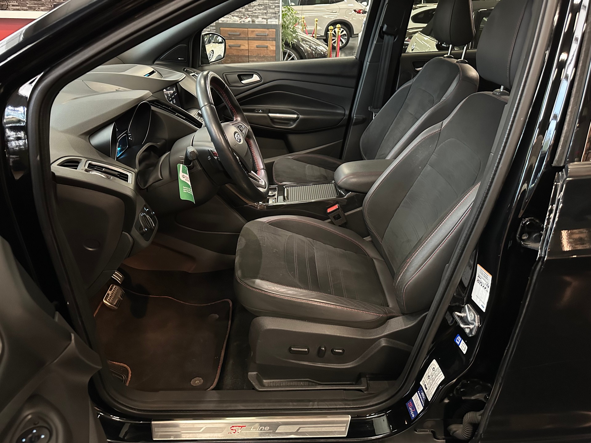 FORD Kuga 2.0 TDCi ST Line High 4WD PowerShift-image-10