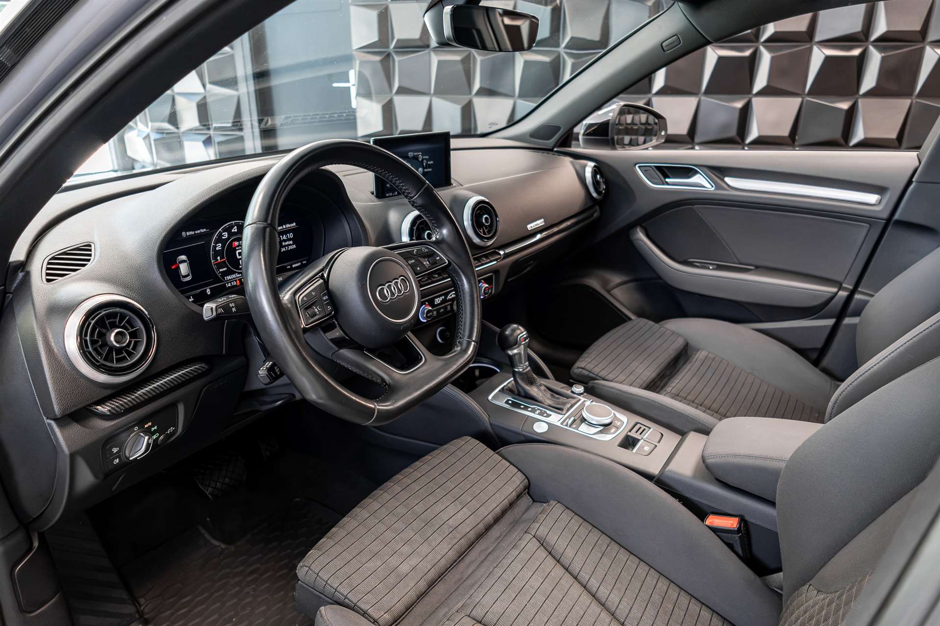 AUDI A3 Sportback 2.0 TFSI Sport quattro S-tronic-image-13