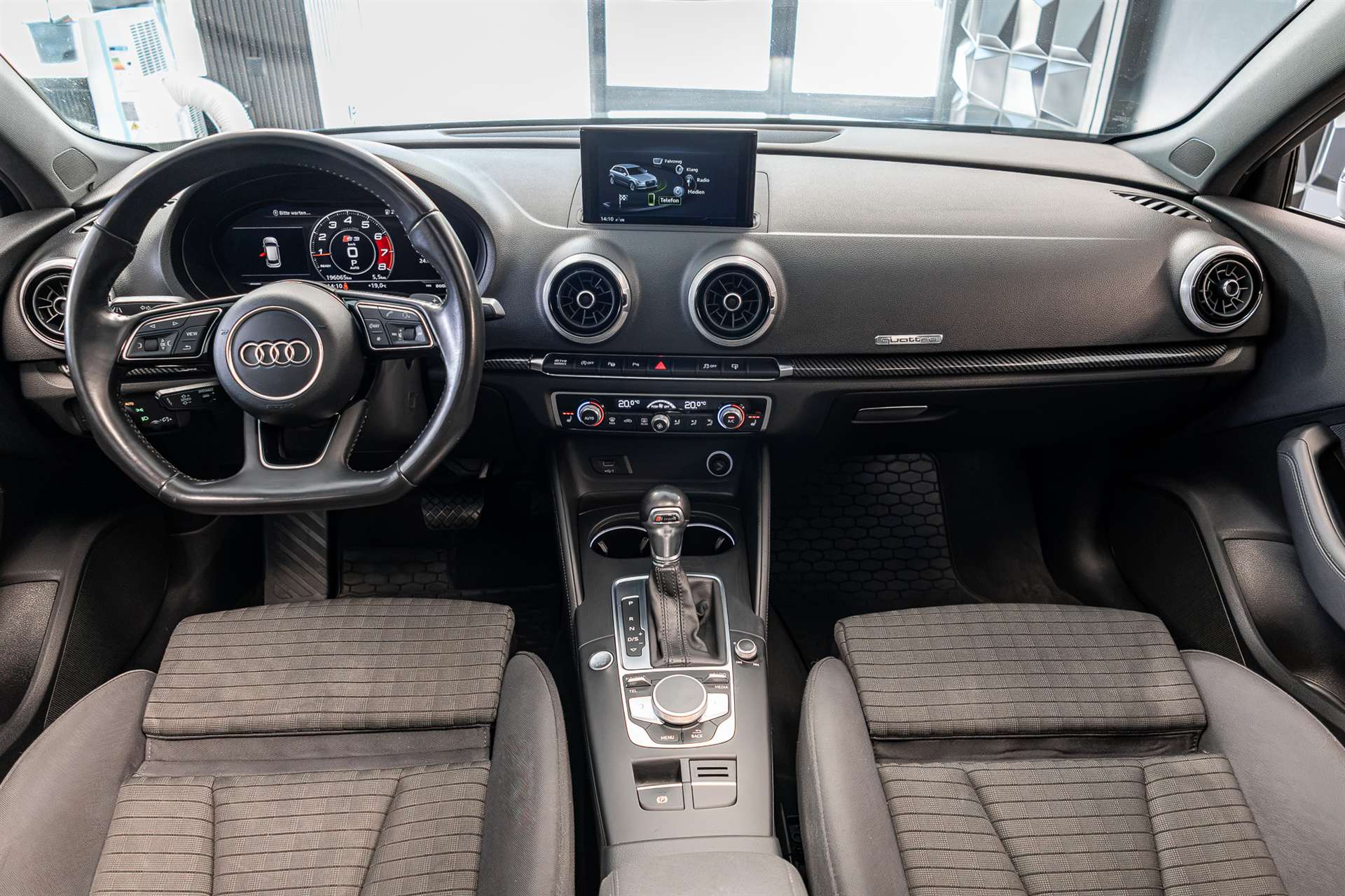 AUDI A3 Sportback 2.0 TFSI Sport quattro S-tronic-image-6
